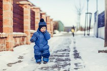 Záludnosti zimních chodníků – jak a kdo je má udržovat?